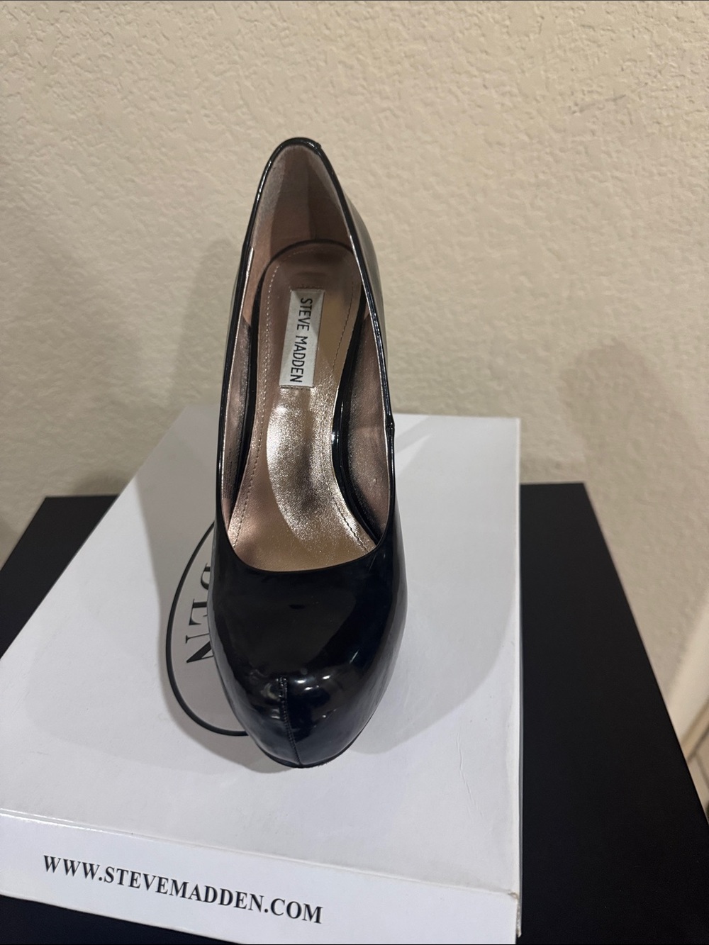 Steve Madden Black Patent Platform Pump